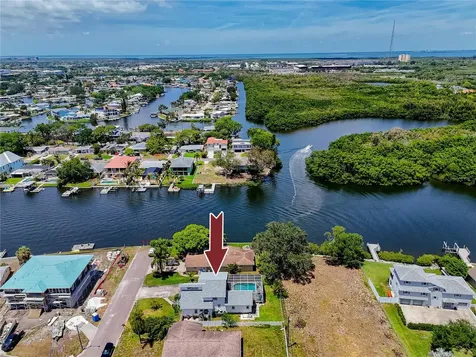 8759 Orient Way NE St Petersburg FL 33702