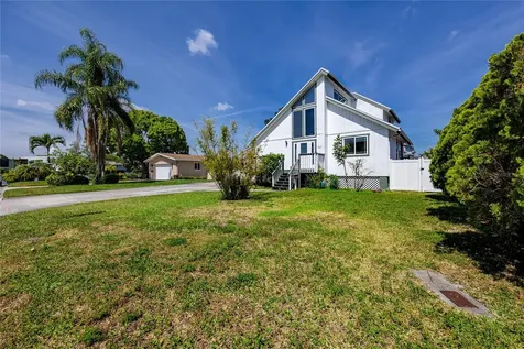 8759 Orient Way NE St Petersburg FL 33702
