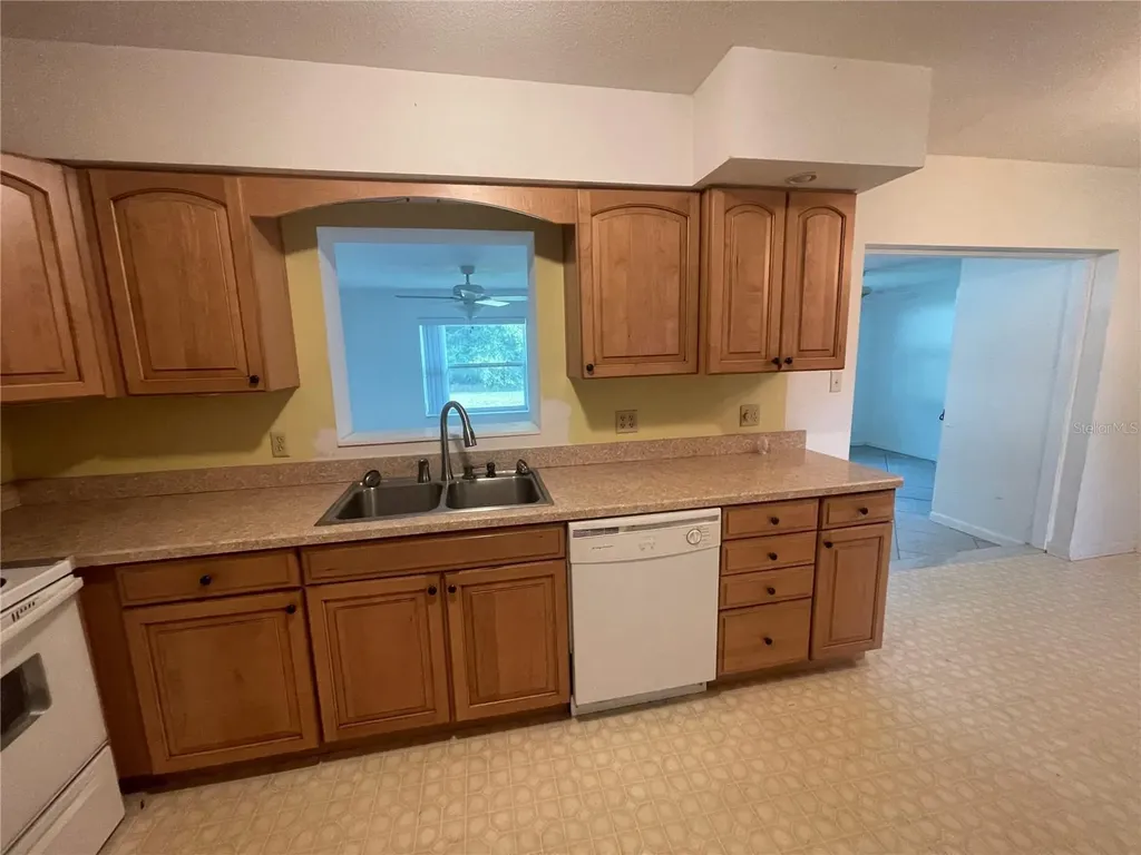 23 Lonesome Pine Trail Yalaha FL 34797