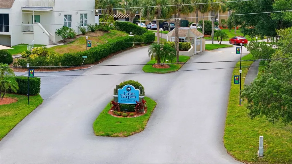 98 S Highland Avenue Tarpon Springs FL 34689
