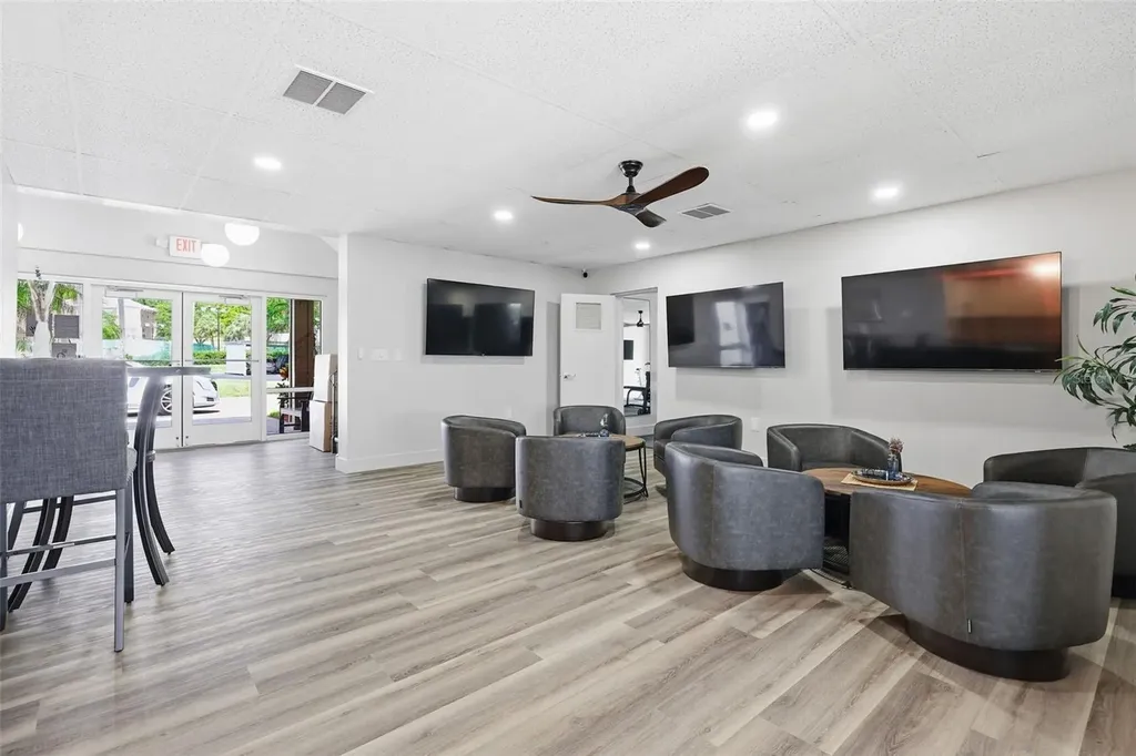 98 S Highland Avenue Tarpon Springs FL 34689