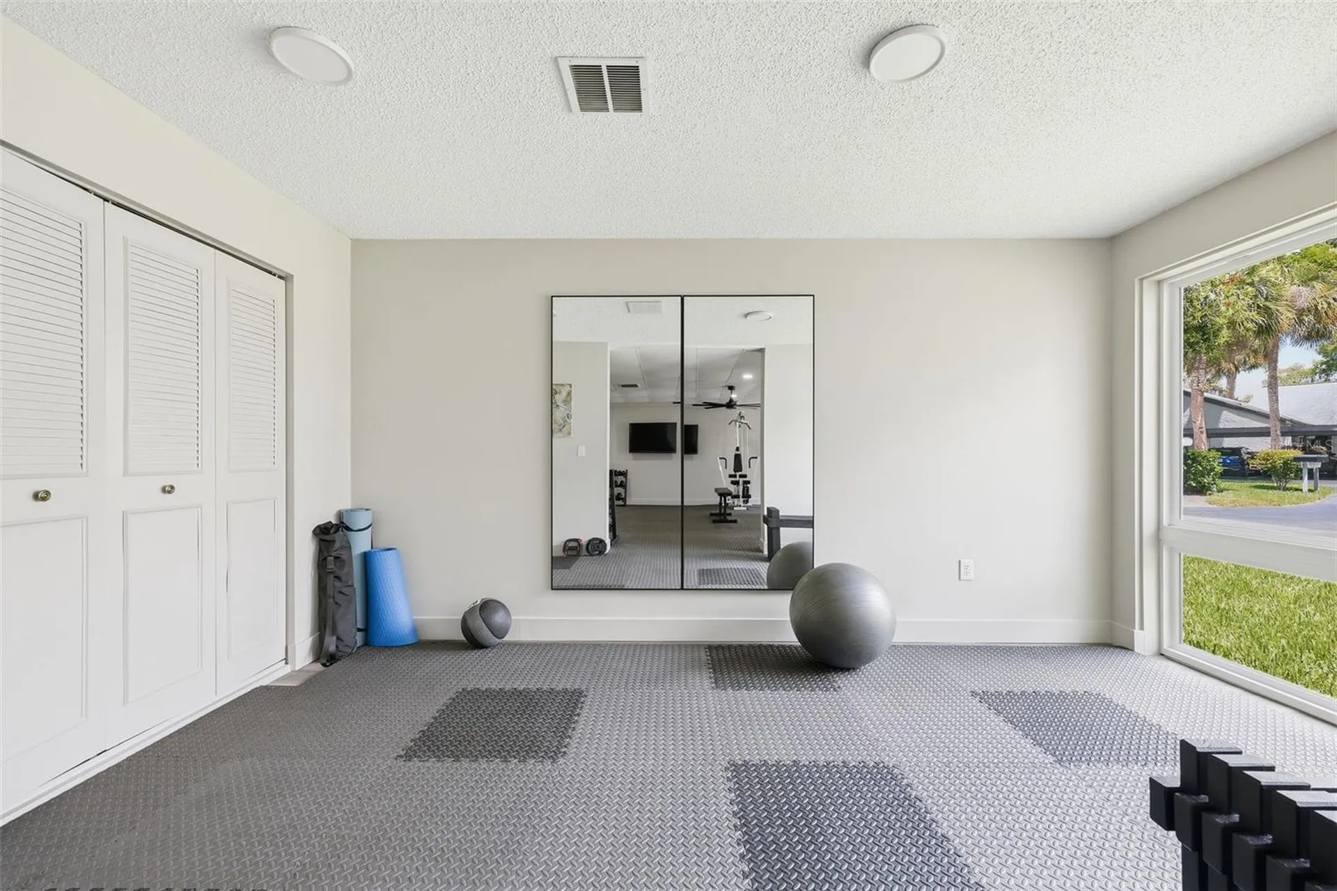 98 S Highland Avenue Tarpon Springs FL 34689