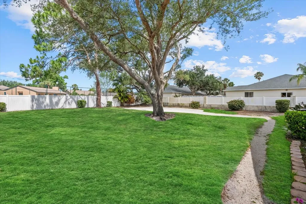 2723 60th Avenue Drive W Bradenton FL 34207