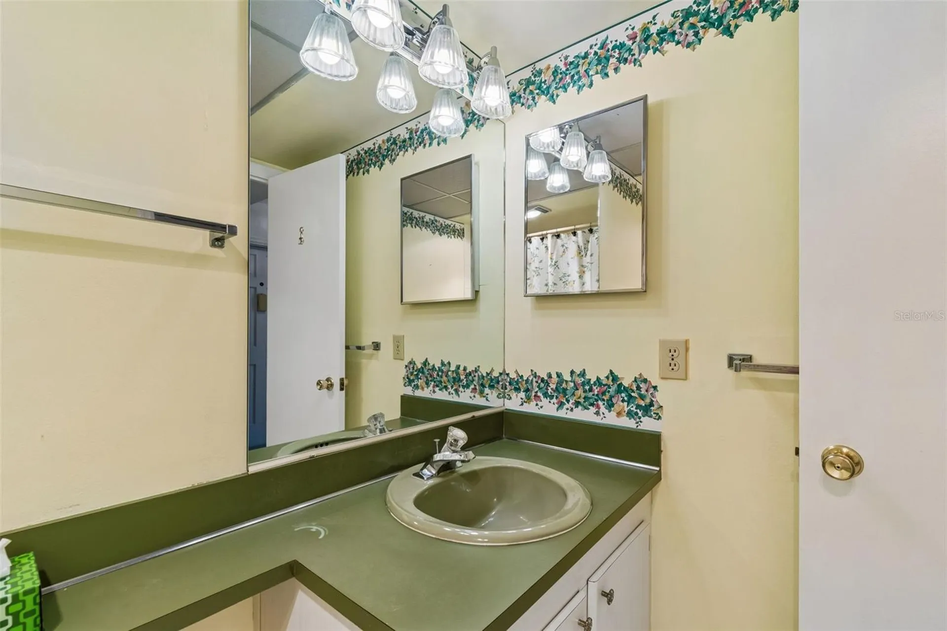6960 20th Avenue N St Petersburg FL 33710
