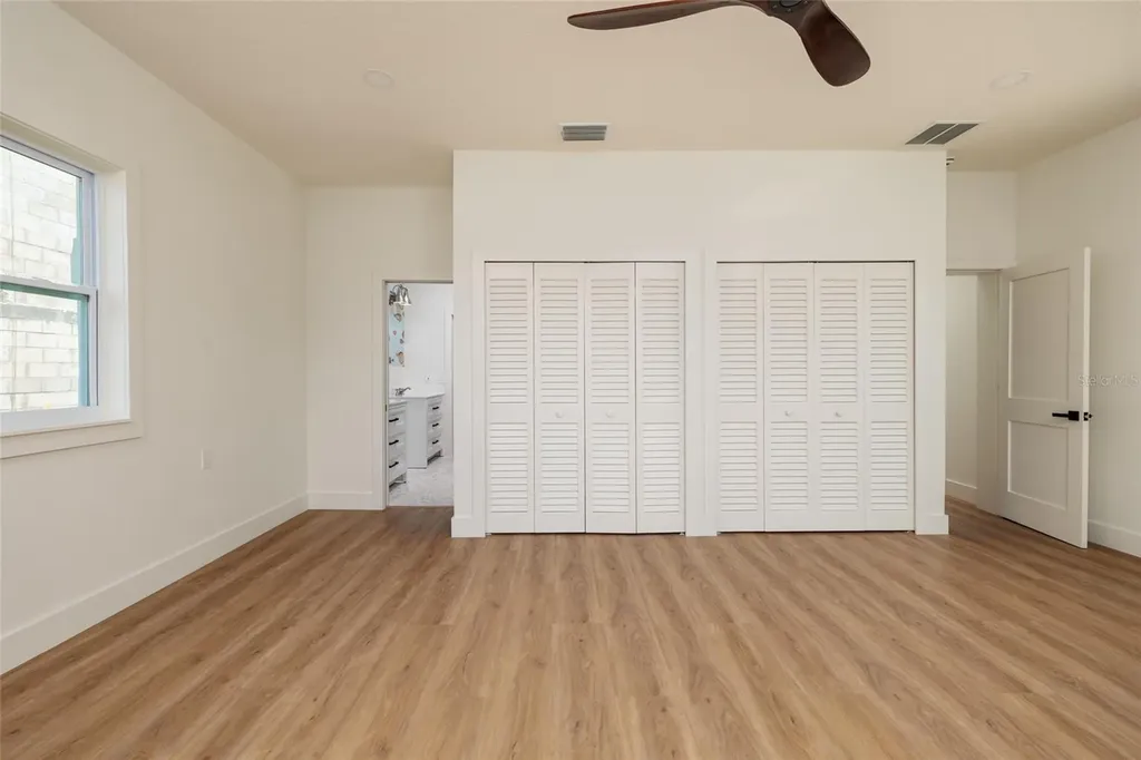 2063 Illinois Avenue NE St Petersburg FL 33703