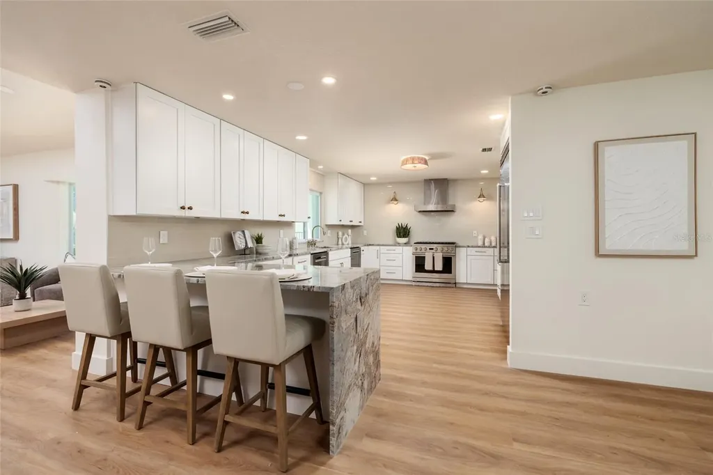 2063 Illinois Avenue NE St Petersburg FL 33703