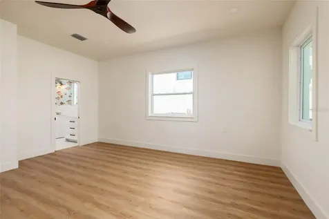2063 Illinois Avenue NE St Petersburg FL 33703
