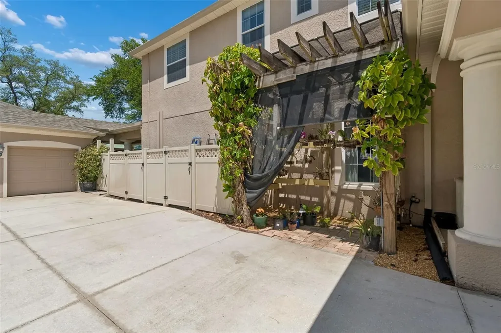 3213 W Wyoming Avenue Tampa FL 33611
