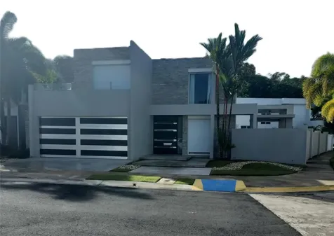 4 Adonidia Bayamon PR 00956