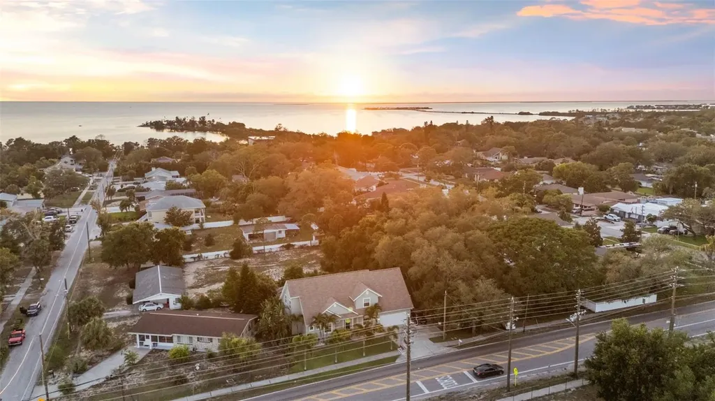 112 S Florida Avenue Tarpon Springs FL 34689