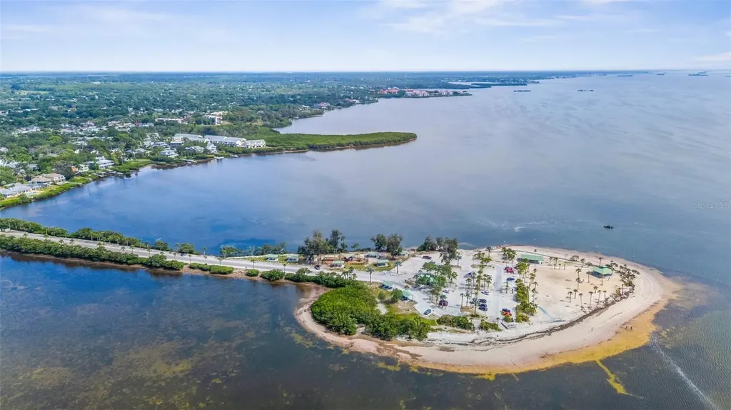 112 S Florida Avenue Tarpon Springs FL 34689