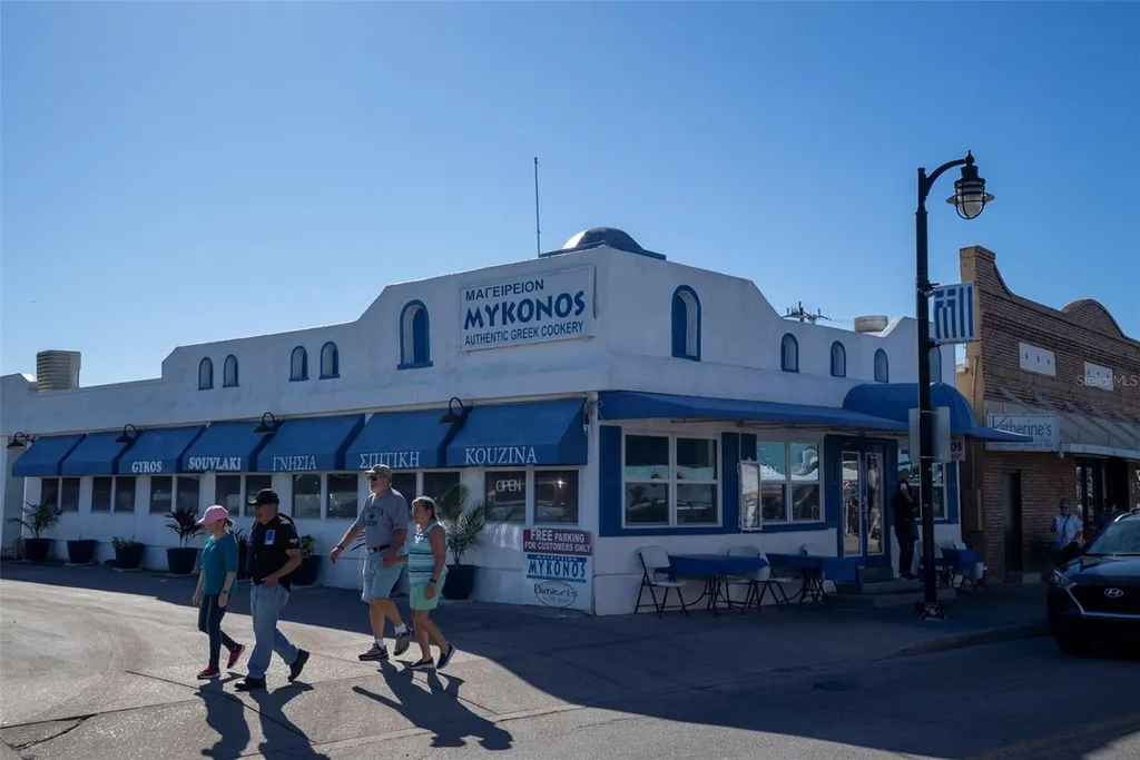 112 S Florida Avenue Tarpon Springs FL 34689