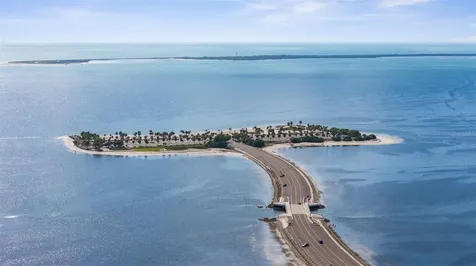 112 S Florida Avenue Tarpon Springs FL 34689