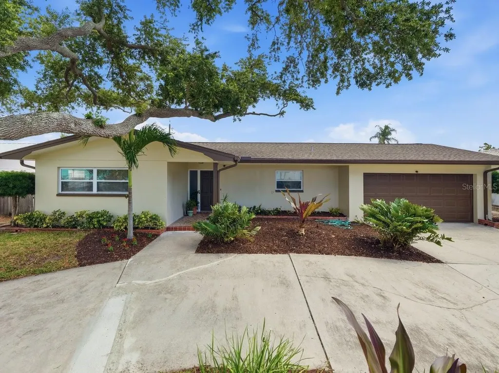 3650 Shady Bluffs Drive Largo FL 33770