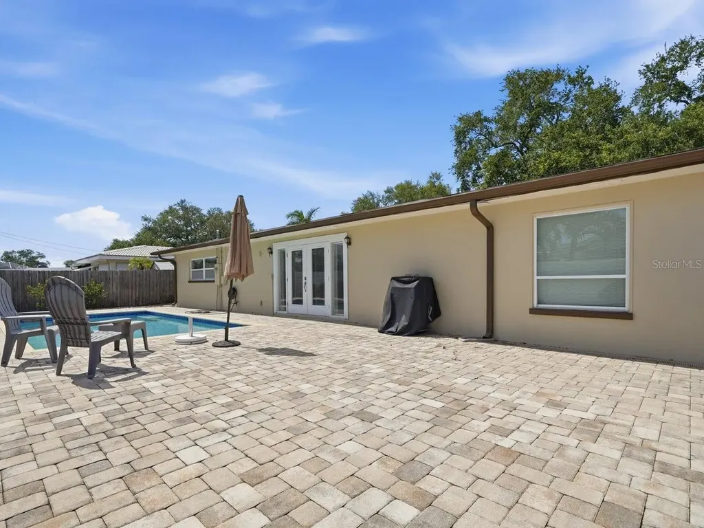 3650 Shady Bluffs Drive Largo FL 33770