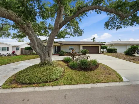 3650 Shady Bluffs Drive Largo FL 33770