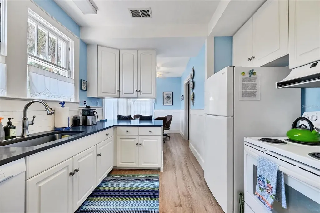 1676 Oak Street Sarasota FL 34236