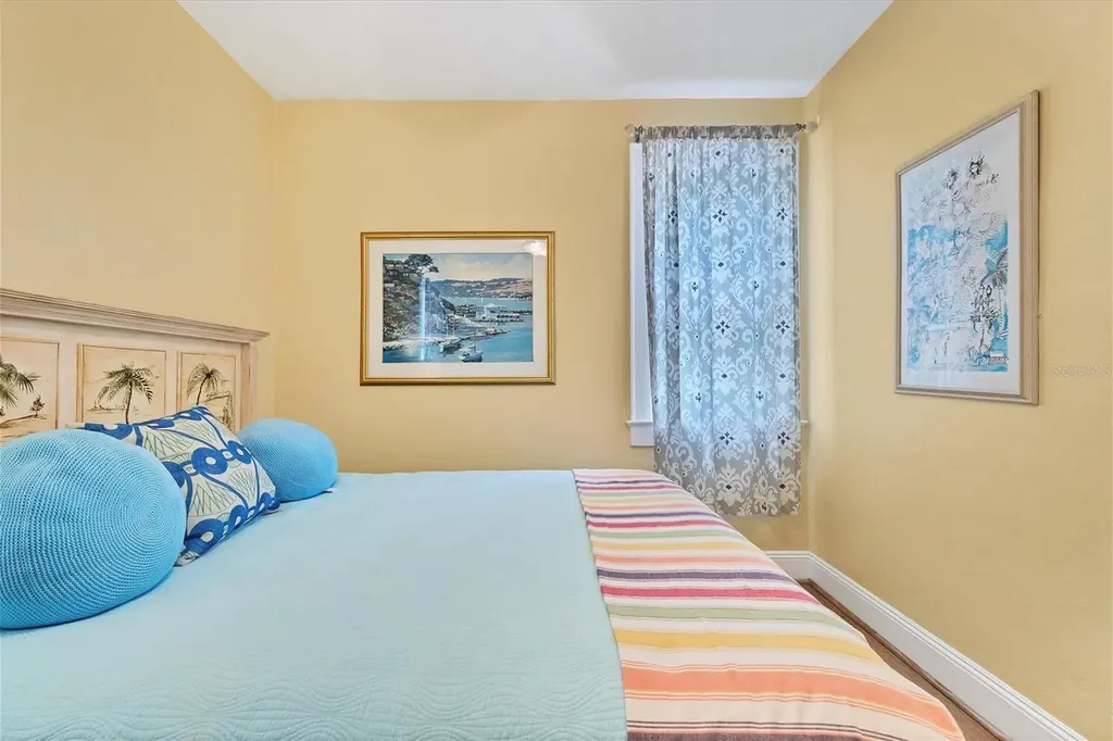 1676 Oak Street Sarasota FL 34236
