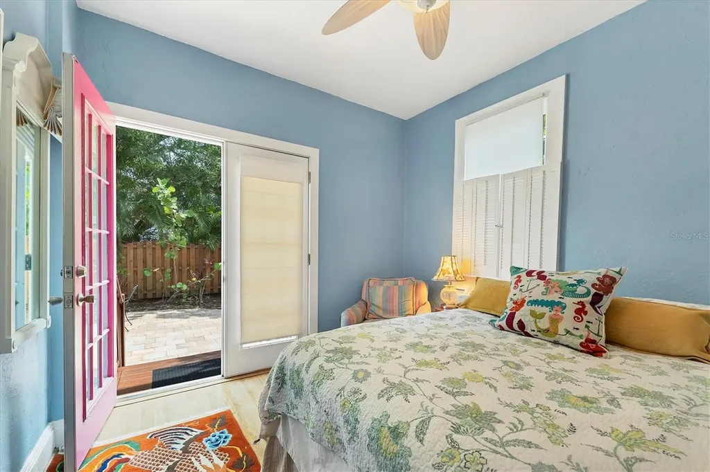 1676 Oak Street Sarasota FL 34236