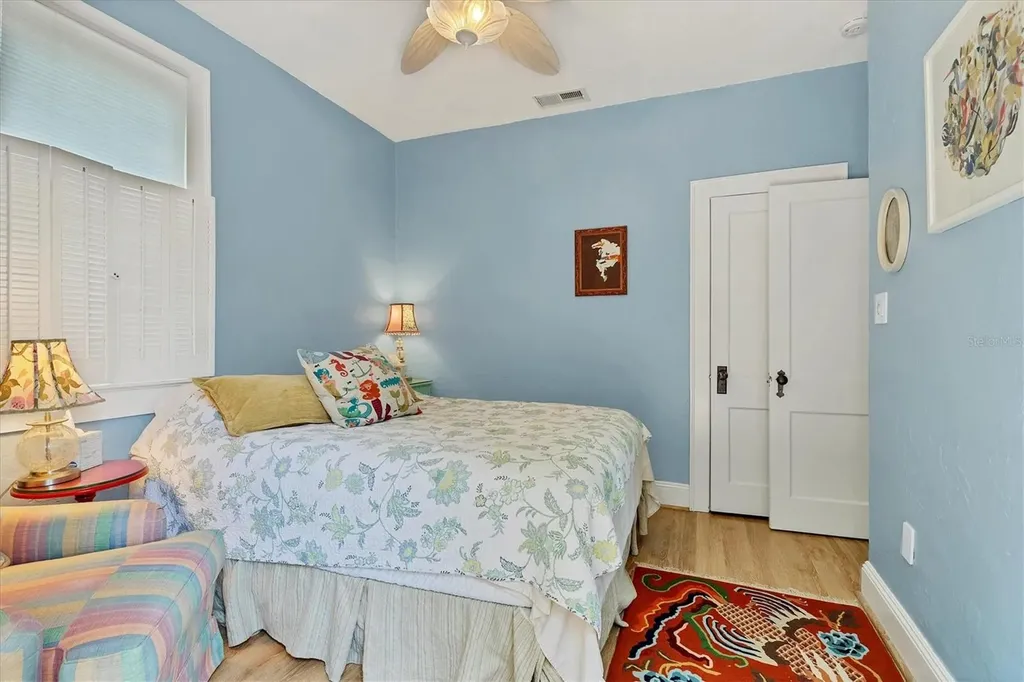 1676 Oak Street Sarasota FL 34236