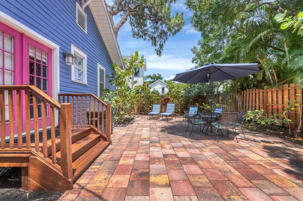 1676 Oak Street Sarasota FL 34236
