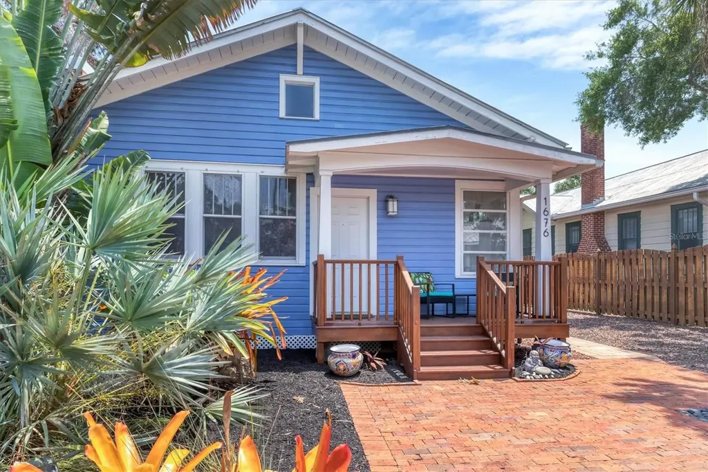 1676 Oak Street Sarasota FL 34236