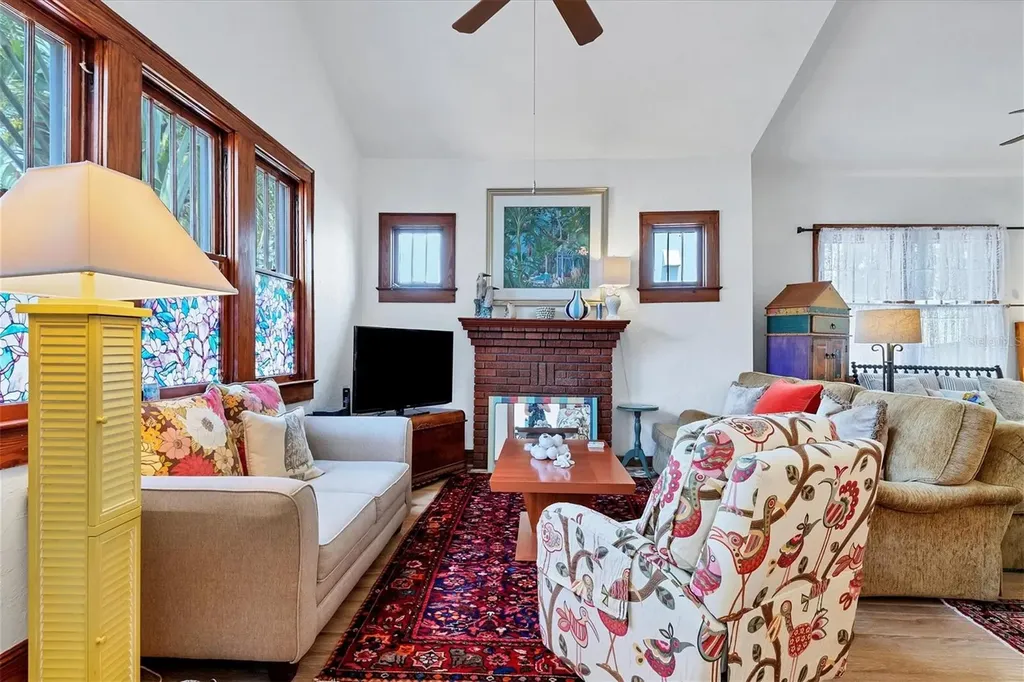 1676 Oak Street Sarasota FL 34236
