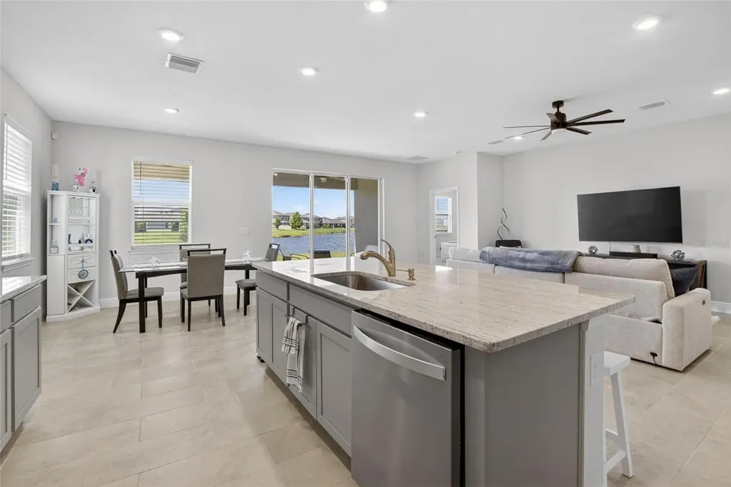 152 Bright Ibis Avenue Apollo Beach FL 33572