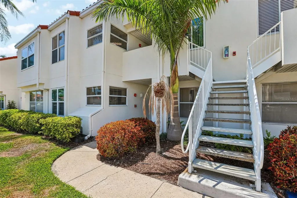 6085 Bahia Del Mar Boulevard St Petersburg FL 33715