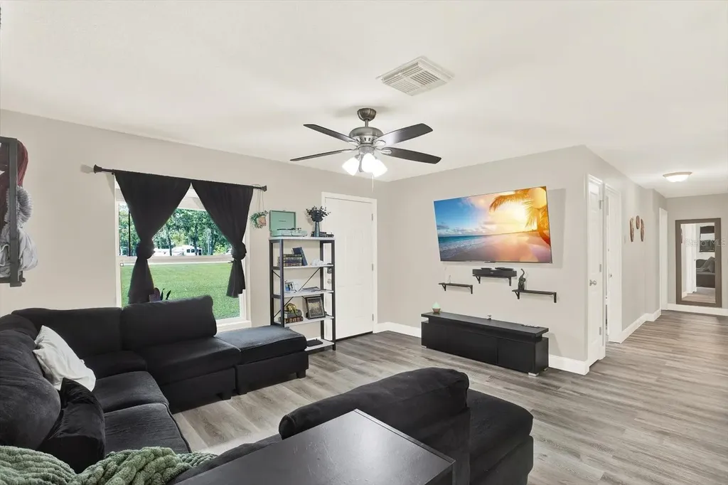 2133 S Colonial Avenue Homosassa FL 34448