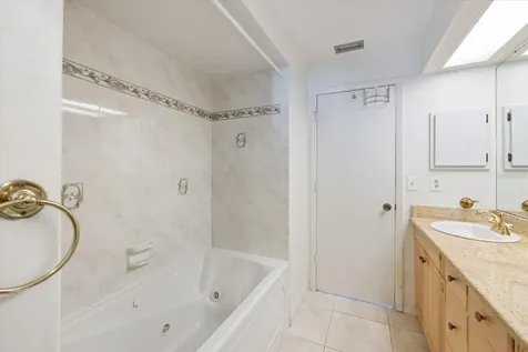 5151 Oakmont Place Sarasota FL 34242