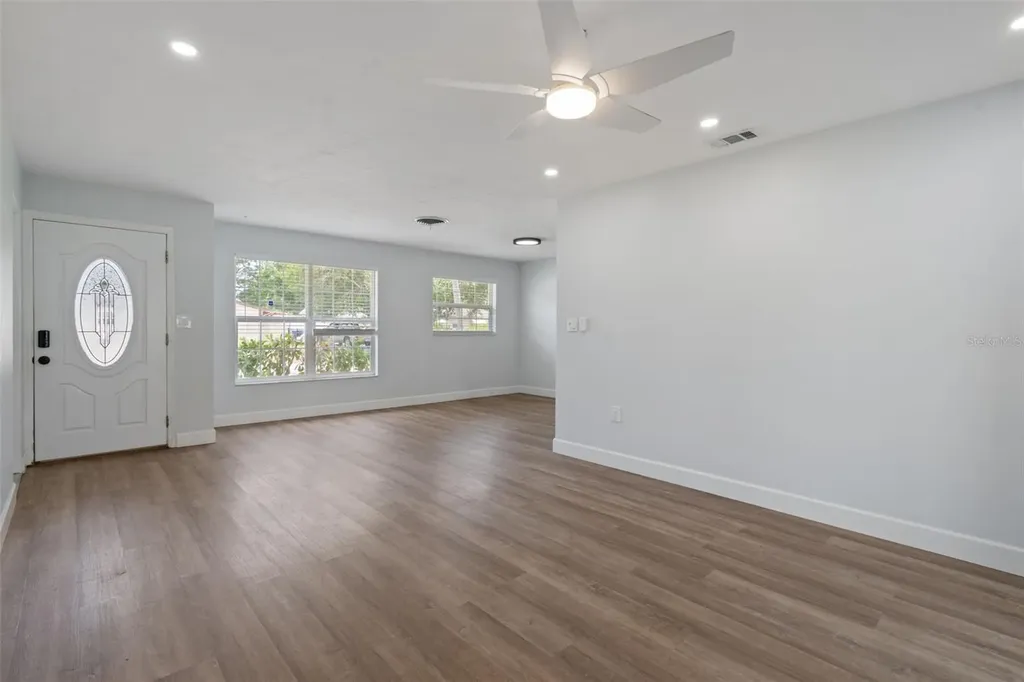 5690 6th Street S St Petersburg FL 33705