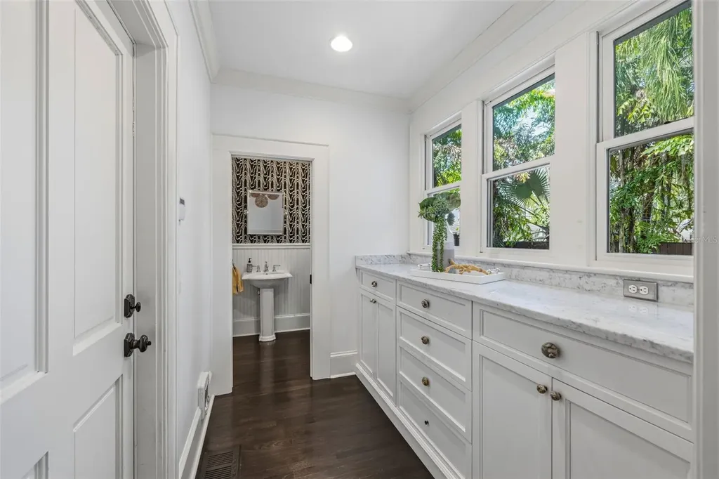 1811 W Hills Avenue Tampa FL 33606