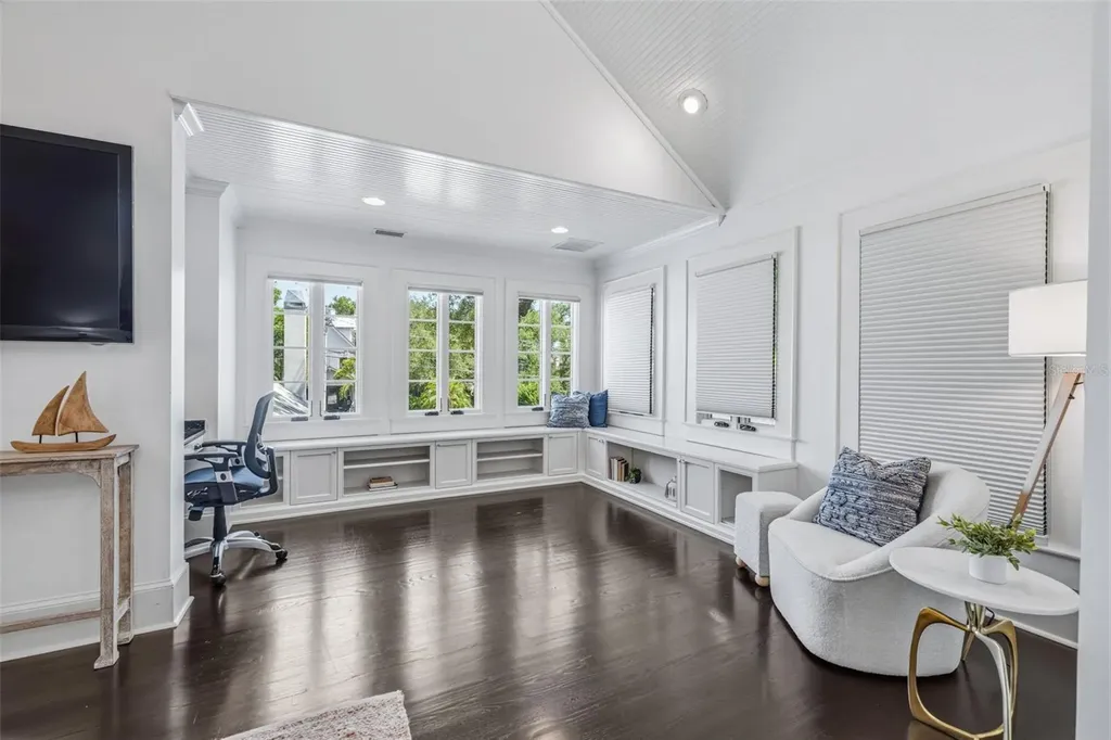 1811 W Hills Avenue Tampa FL 33606
