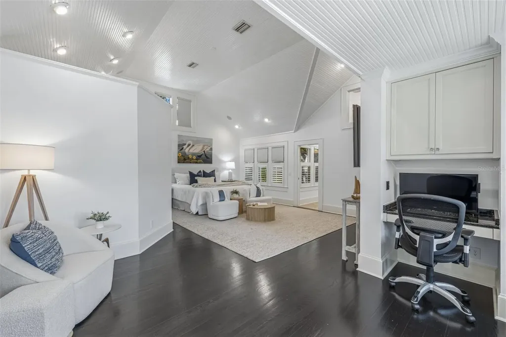 1811 W Hills Avenue Tampa FL 33606
