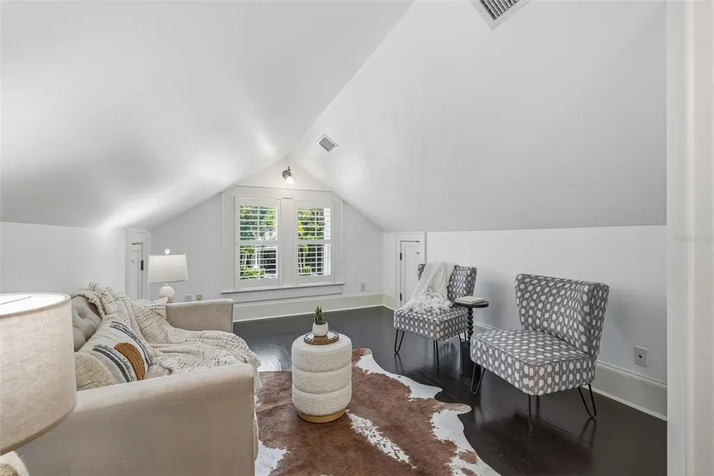 1811 W Hills Avenue Tampa FL 33606