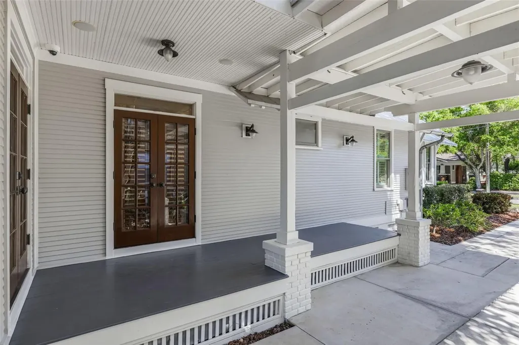 1811 W Hills Avenue Tampa FL 33606