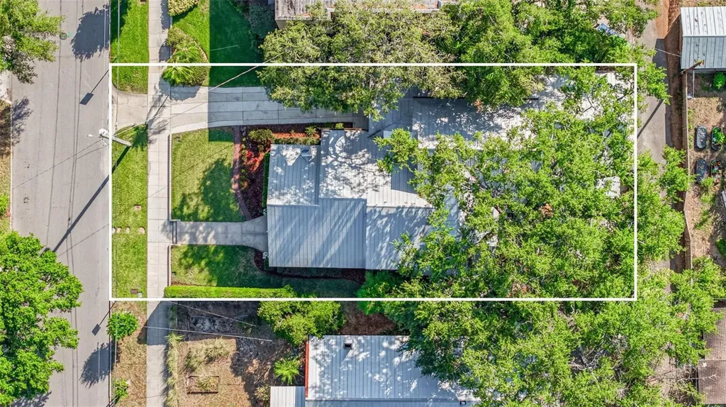 1811 W Hills Avenue Tampa FL 33606