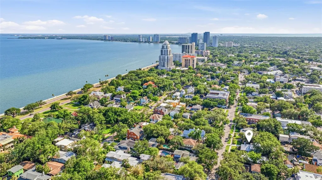 1811 W Hills Avenue Tampa FL 33606