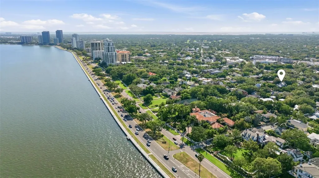 1811 W Hills Avenue Tampa FL 33606