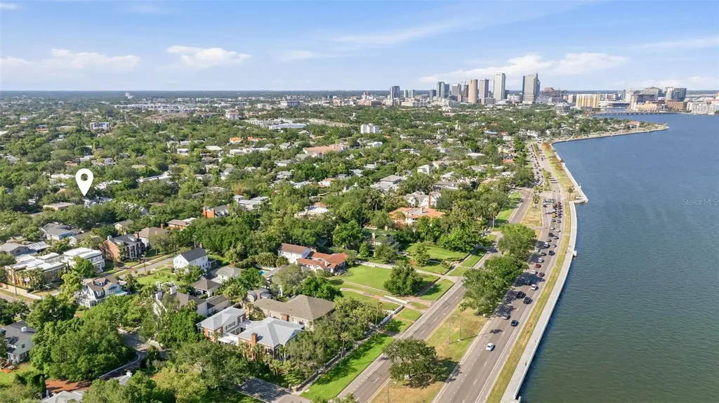 1811 W Hills Avenue Tampa FL 33606