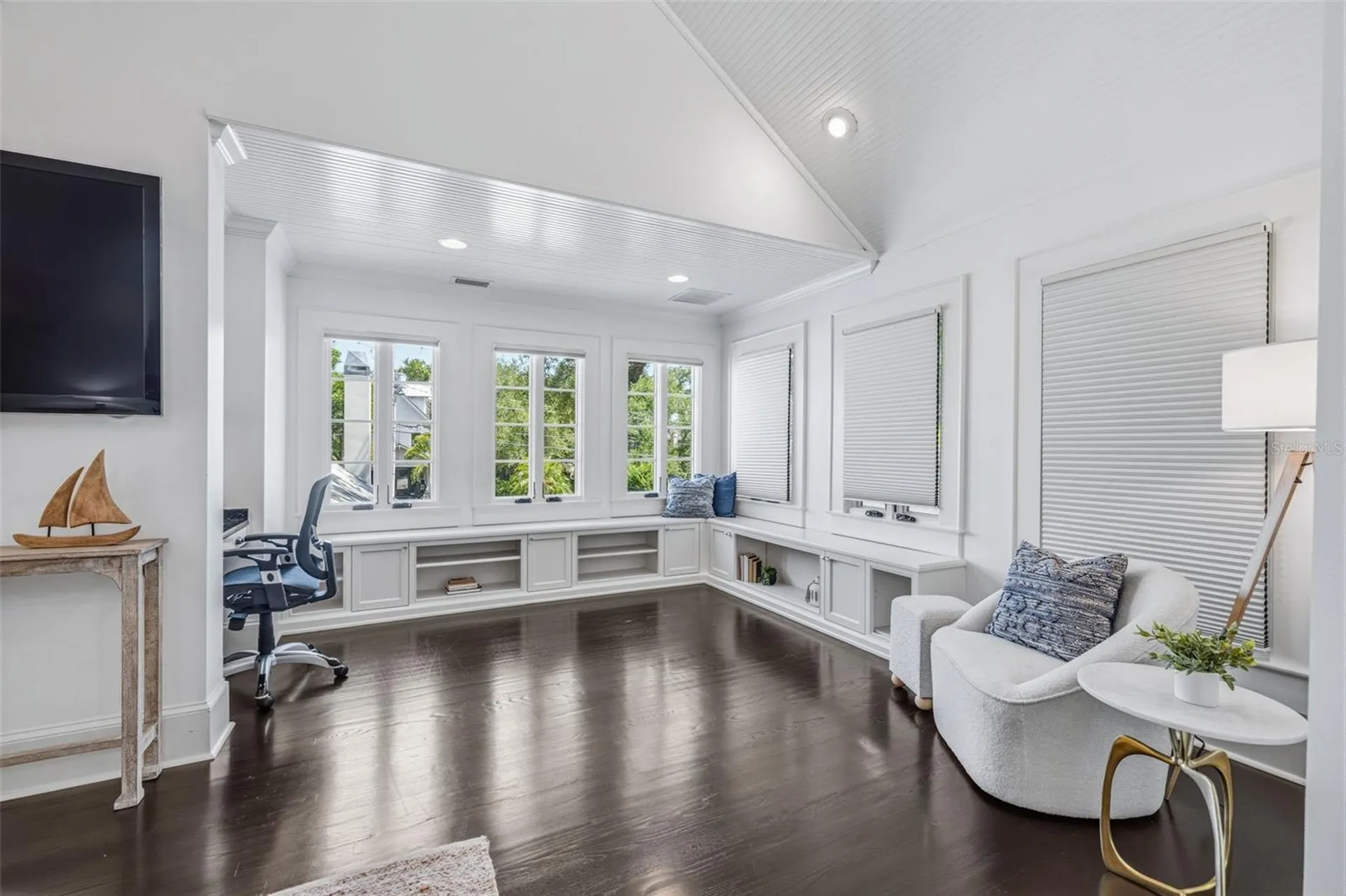 1811 W Hills Avenue Tampa FL 33606