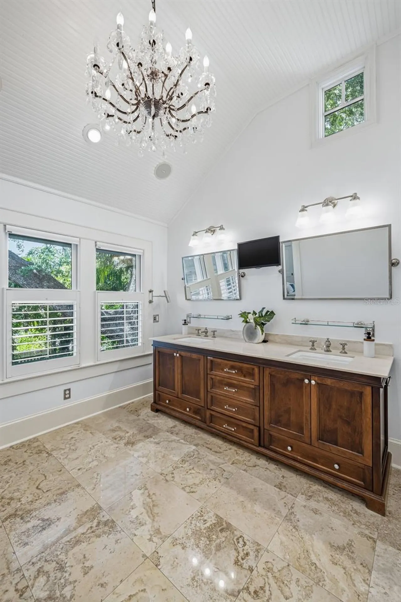 1811 W Hills Avenue Tampa FL 33606