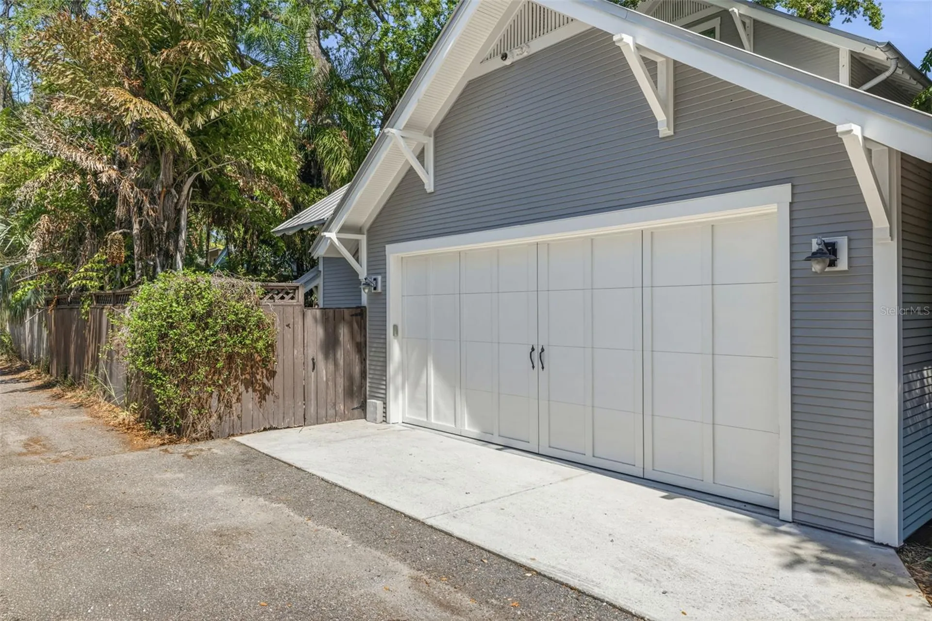 1811 W Hills Avenue Tampa FL 33606