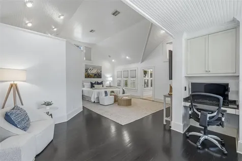 1811 W Hills Avenue Tampa FL 33606