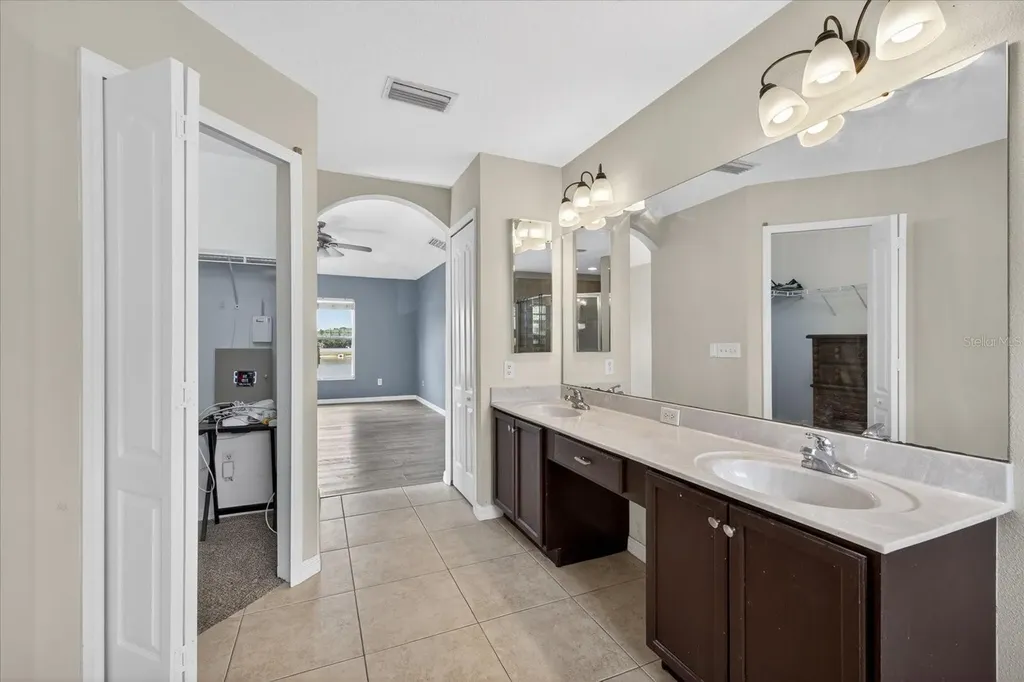 8405 Canterbury Lake Boulevard Tampa FL 33619