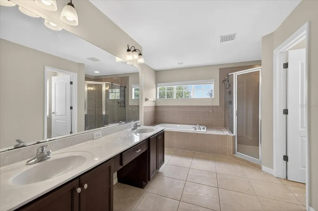 8405 Canterbury Lake Boulevard Tampa FL 33619