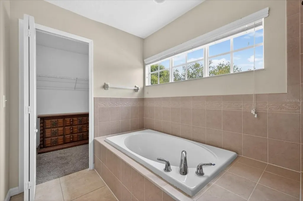 8405 Canterbury Lake Boulevard Tampa FL 33619