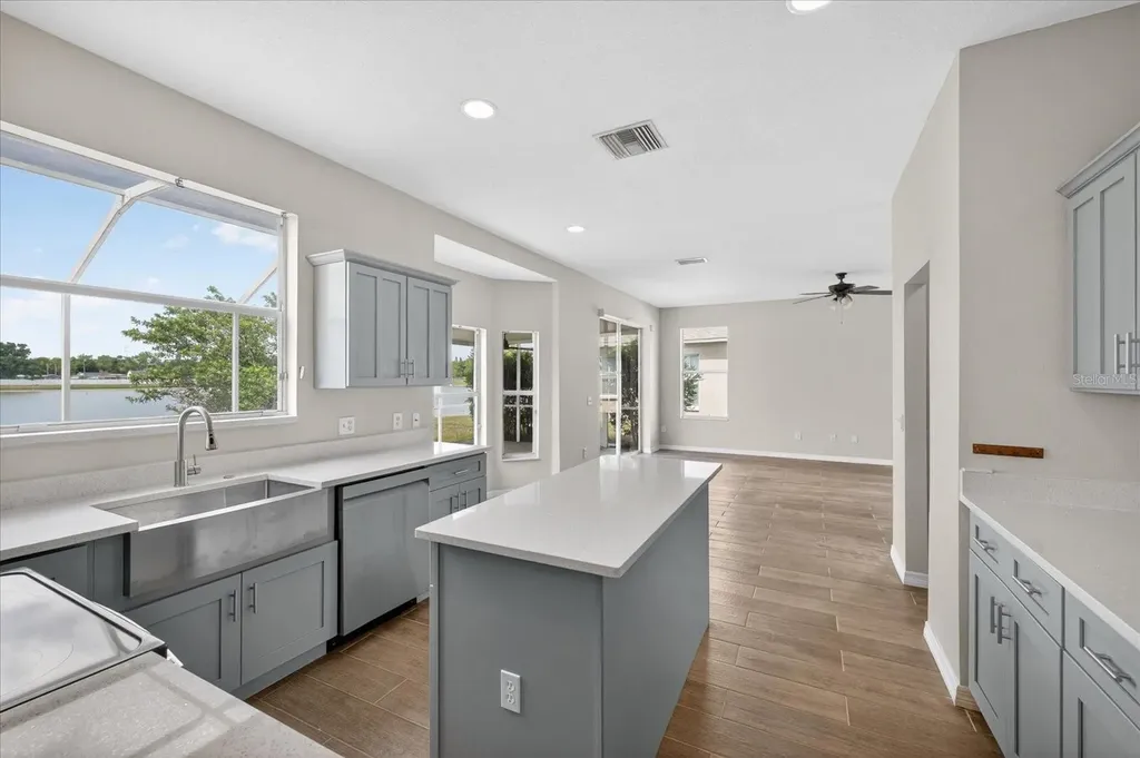 8405 Canterbury Lake Boulevard Tampa FL 33619