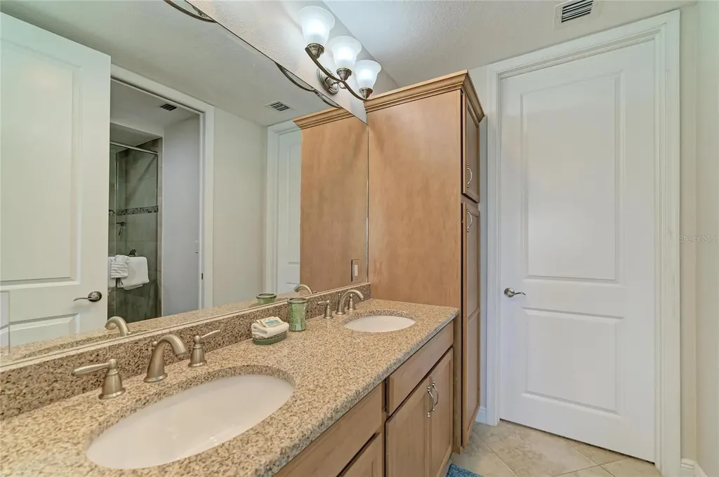 392 Aruba Circle Bradenton FL 34209